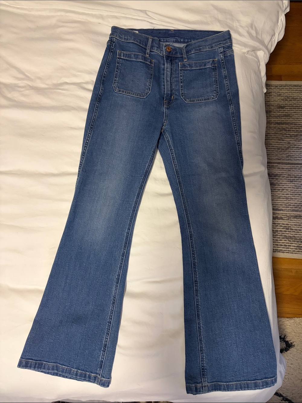 NWOT GAP 70sflare high rise Jeans 30/10s